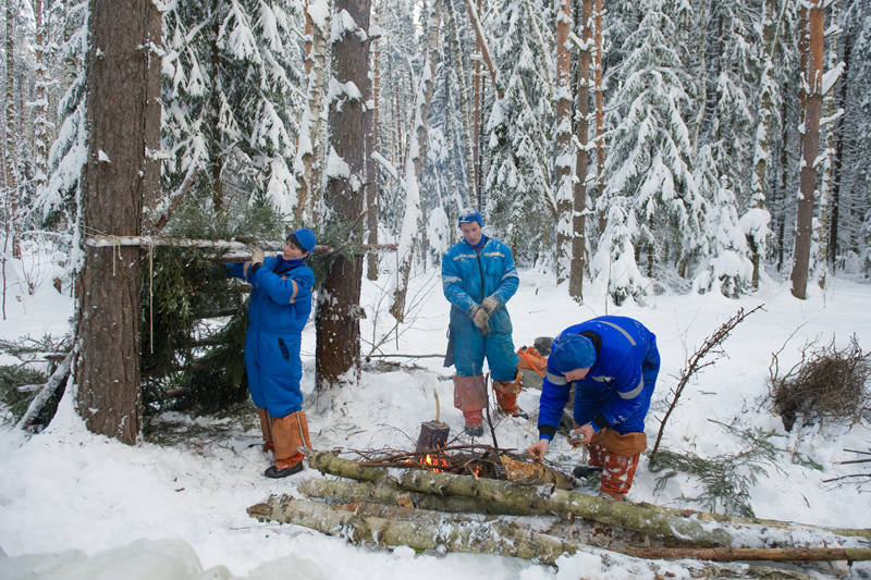 Illustration for article titled In Kazakhstan, cosmonauts must go through winter wilderness training to survive reentry